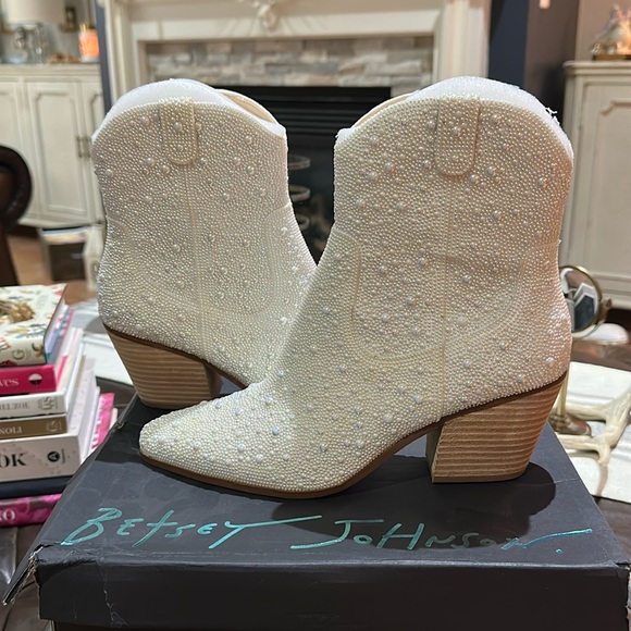Betsey Johnson Emory Pearl Western Boot in Pearl Accent, Size 10. NIB, Unworn 🔥 - Picture 7 of 16